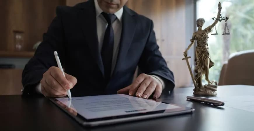 Contract Drafting & Review